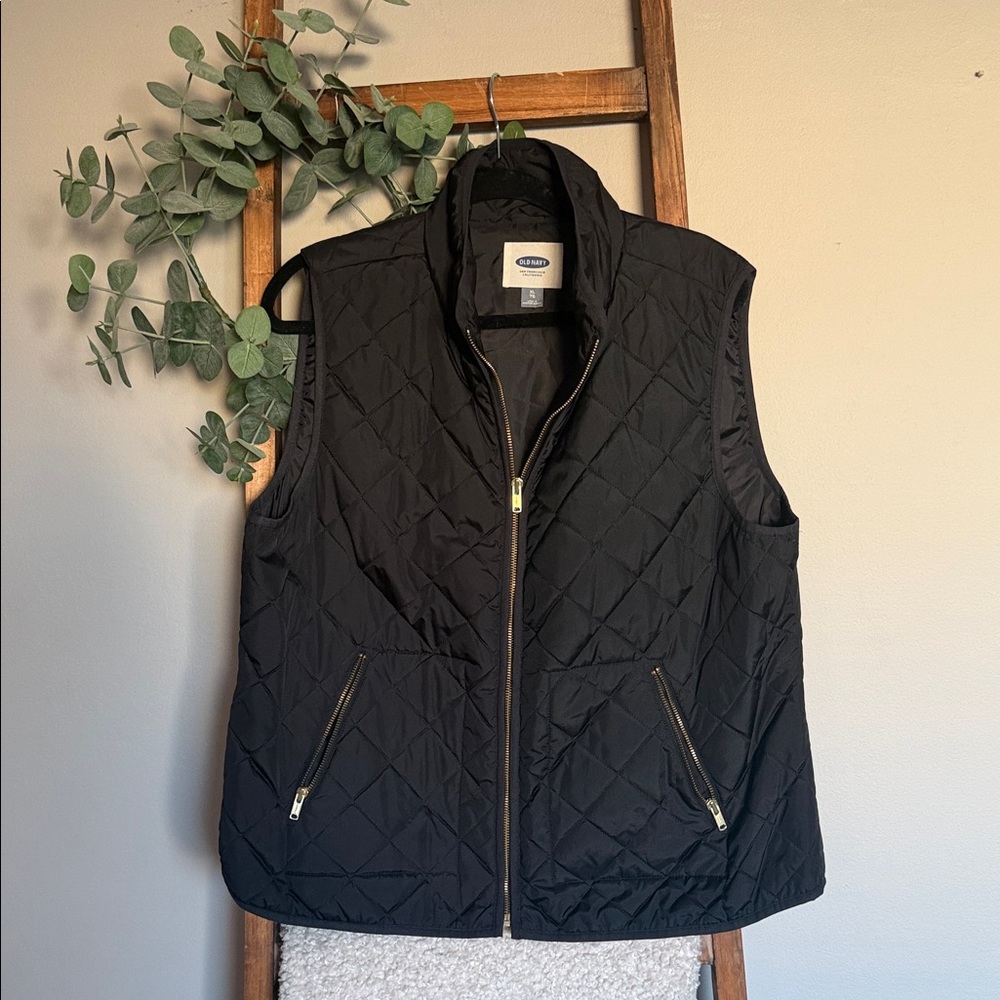 Old Navy Quilted Black Lightweight Vest